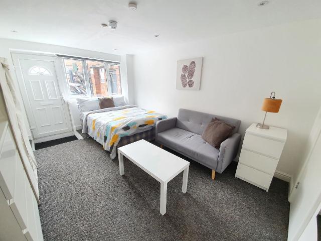 Intown, Walsall WS1, Studio to rent, £802 pcm | PrimeLocation