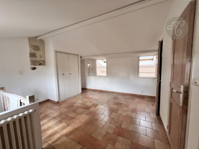 INTRA MUROS, Quartier vernet, appartement en duplex de type T3, en dernier étage