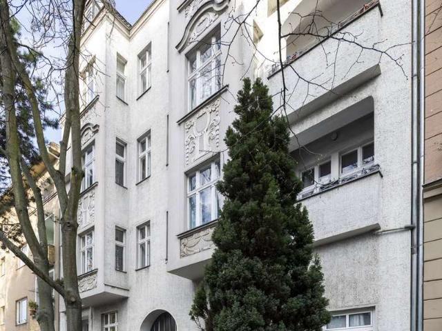 INVEST: Großzügige Altbauwohnung – 3 Zimmer, Balkon & idealer Grundriss in gediegener Lage!