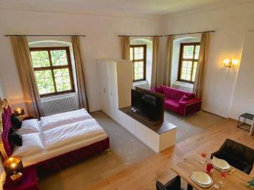 Invest in castle living / Apartment Dahlia