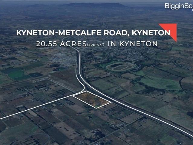 Invest in this unique and spacious land!