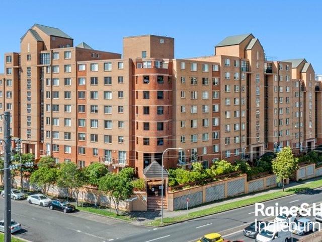 Invest or Settle: 2 Bedroom Apartment with Pool, Tennis & Prime Position