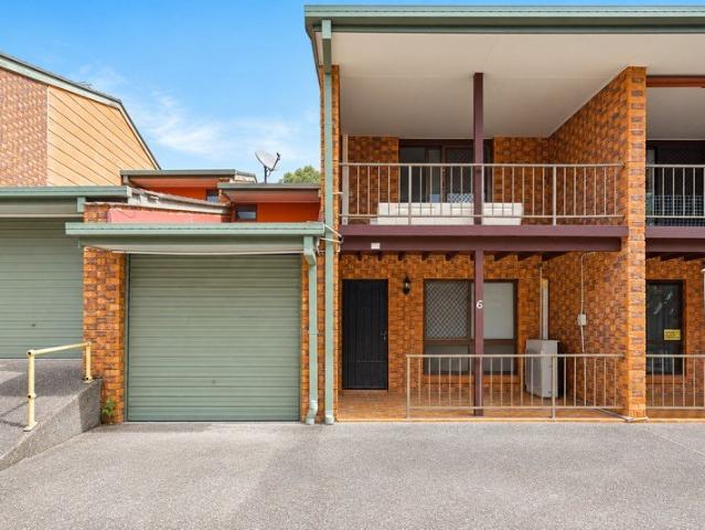 Invest or Possess! Effortless Living in Waterford West!