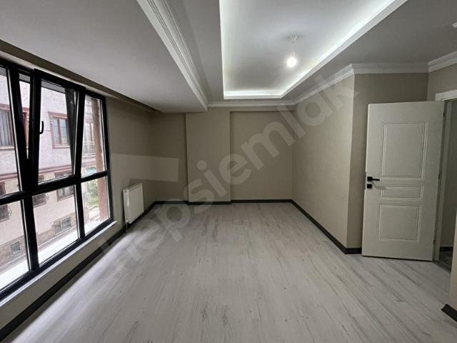 INVEST LAKEDEN SAHİLİN DİBİNDE KİRALIK 3+1 DAİRE
