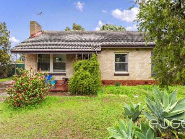 Invest Today and Explore the Potential on an 830sqm Allotment!