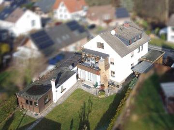 Investieren vor den Toren Bielefelds: Mehrfamilienhaus mit 3 vermieteten Wohneinheiten