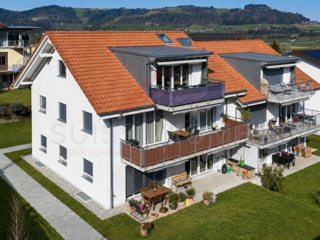 Investieren mit Perspektive modernes Mehrfamilienhaus mit 5 Wohneinheiten