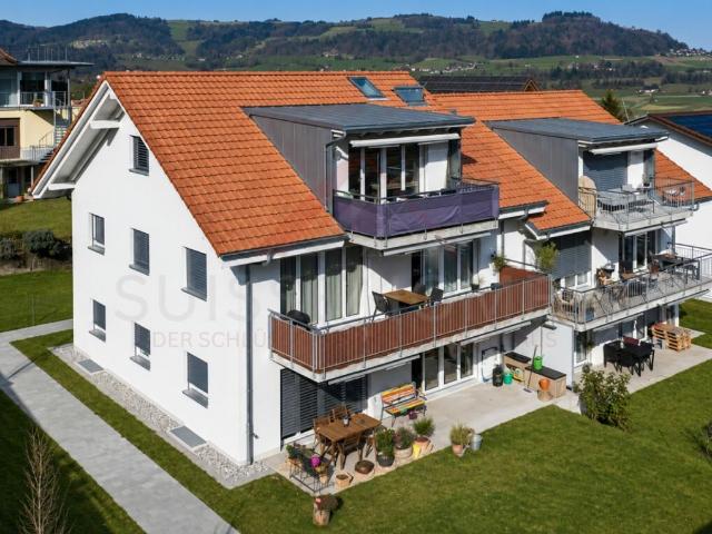 Investieren mit Perspektive modernes Mehrfamilienhaus mit 5 Wohneinheiten