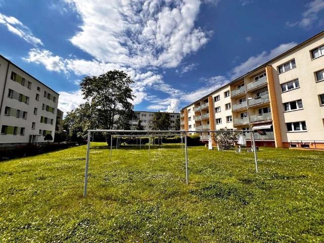 Investieren mit Weitblick: Vermietete 3 Zimmer EGWohnung mit Balkon und Stellplatz