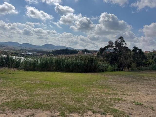 Investimento com Potencial de Construção Habitação | 2.520 m² junto a Torres Vedras e às Praias