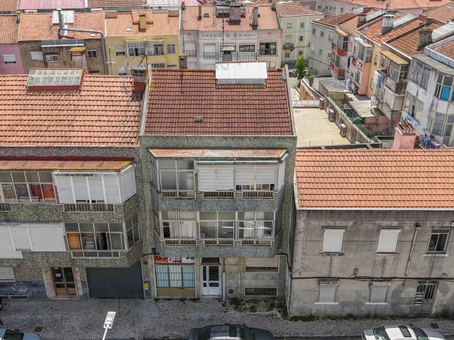 Investimento: Apartamento T1 à venda na Rua Henrique Nogueira, Amadora