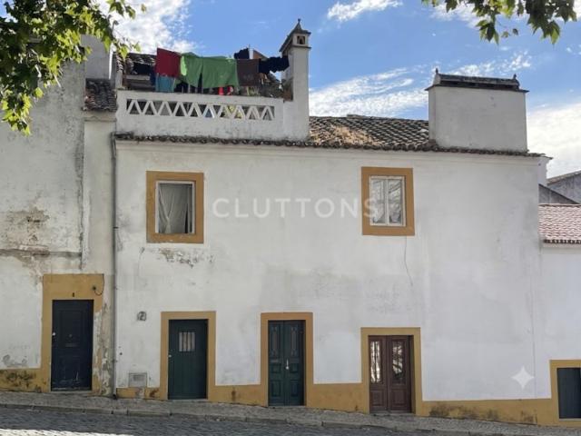 Investimento no Centro Histórico de Évora, 2 Apartamentos, Junto Universidade