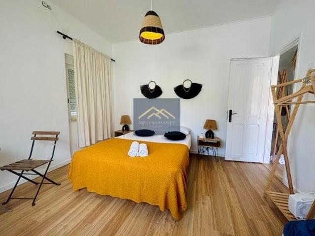 Investimento Seguro: Hostel em Funcionamento na Costa da Caparica