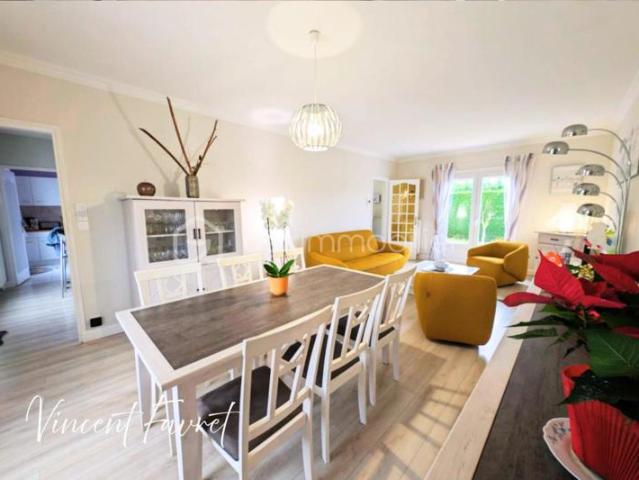 INVESTISSEMENT EN VIAGER OCCUPÉ MAISON AVEC PISCINE MEREAU 18