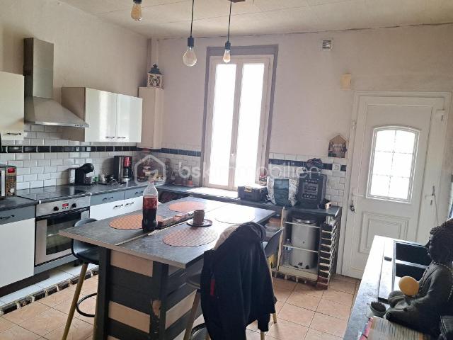 MAISON AVEC JARDIN ET ACCES VOITURE