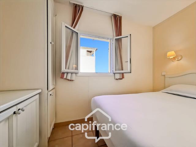 INVESTISSEMENT LOCATIF APPARTEMENT 3 PIECES 42 m2 en angle au 1er étage PLACE DE PARKING sur le DOMAINE DE PONT ROYAL