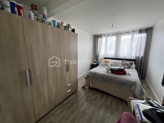INVESTISSEMENT LOCATIF / F3 AVEC PLACE DE PARKING ET CAVE / RUE AUDRAN