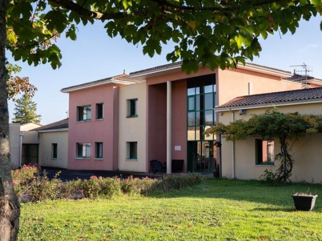 INVESTISSEMENT LOCATIF – Saint Angeau – Ehpad Residence les Jonquilles 8,04% de rentabilité