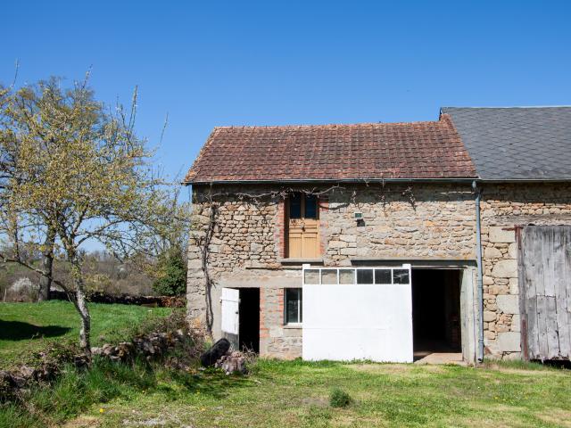 Investissement ou projet familial: ensemble de deux maisons en hameau
