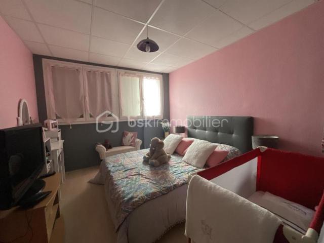 APPARTEMENT DE TYPE F3 / VENDU LOUE/ PROCHE FUTURE LIGNE TRAMWAY / TRES BON ETAT