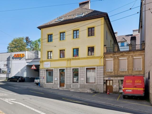 Investitionsgebäude mit 5 Wohnungen, Büros und Parkplätzen