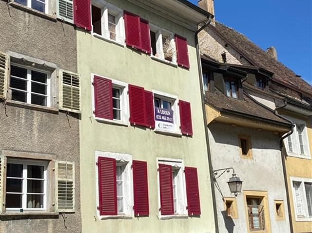 Investitionsimmobilie mit 4 Wohnhäusern und 1 Geschäft zum Verkauf