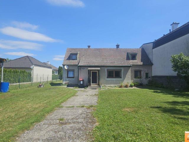 Investitionsobjekt in ruhiger Wohngegend: Ein Haus vermietet, ein weiteres Haus ein Superädifikat