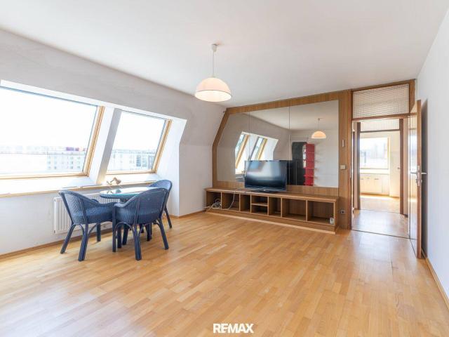 Investment mit Weitblick Lichtdurchflutete 2 Zimmer DG Eckwohnung
