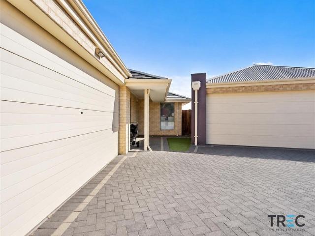 INVESTMENT OPPORTUNITY $670 PER WEEK RENTAL RETURN & NO STRATA FEES!