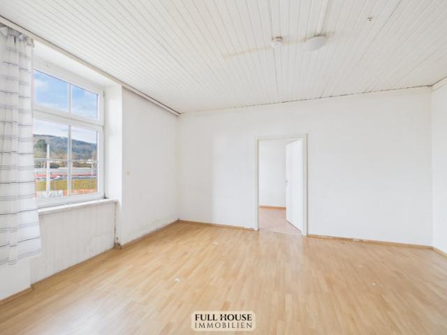 Investment Chance: Zentrale Wohnung mit Genehmigung zur Kurzzeitvermietung sanierungsbedürftig