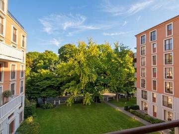 Investment Rarität am Bavariapark: Gesamte Etage mit 4 Einheiten, Parkblick & XXL Stellplätzen