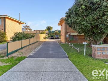 Investor alert cute & cozy, ground floor unit!