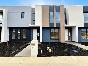 Owner Occupier Special & Investor Alert: Rare 4.82% Rental Yield in Melbourne! Near New & High Tax Depreciation Benefits! Act Fast Rare Opportunity