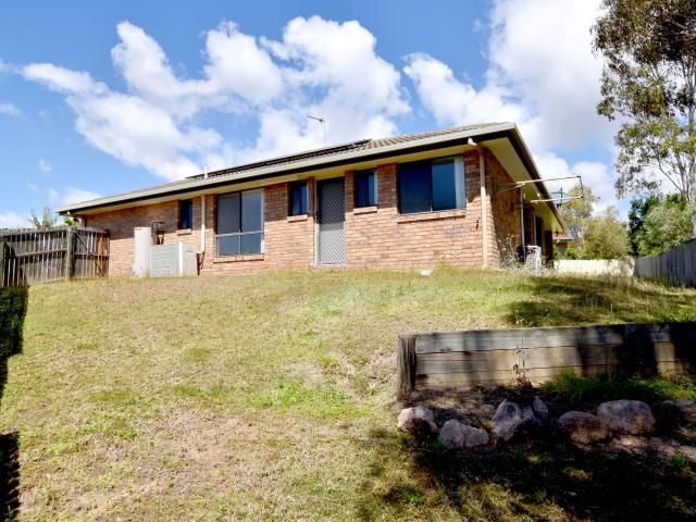 INVESTOR ALERT Spacious Family Home Backs Onto Bushland Don't delay as it won't last!