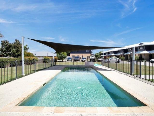 Investor Friendly 3 Bed / 2 Bath Townhouse in Prime Beachside Position