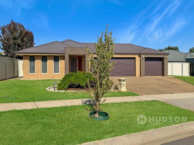 INVESTOR OPPORTUNITY, LONG LEASE, LARGE BLOCK AND TRIPLE GARAGE!
