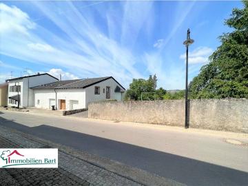 INVESTOREN AUFGEPASST! WOHNHAUS MIT 3 WOHNUNGEN & BAUGRUNDSTÜCK 8AR IN BESTER LAGE VON NENNIG