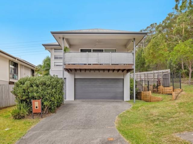 Investor's Dream! Corner Block, Two Living Areas