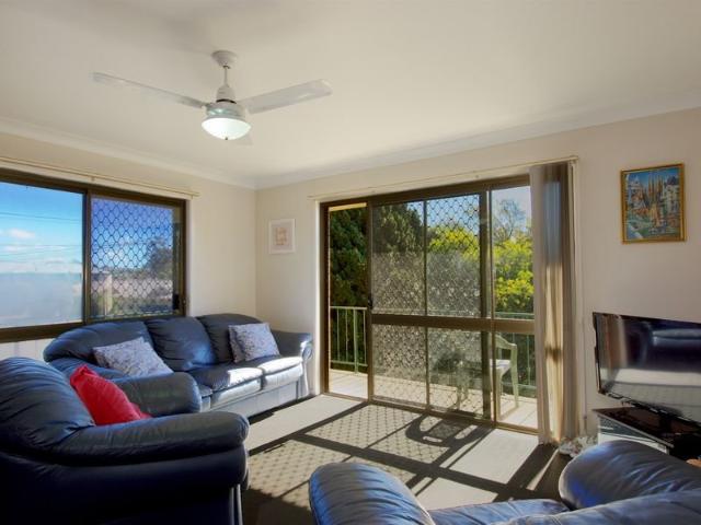 Investors only. 3 min Walk From Shopping Centre