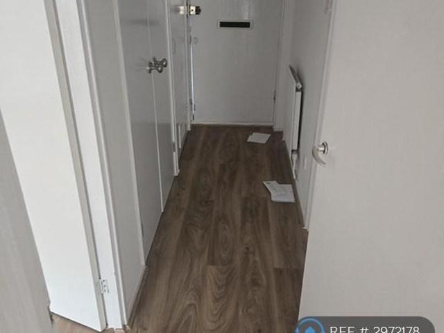 Invermore Place, London, SE18 1 bed flat to rent £1,250 pcm £288 pw