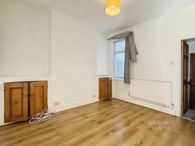 Inverness Place, Roath, Cardiff, CF24 3 bed terraced house to rent £1,250 pcm £288 pw