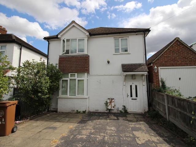 Inverness Road, Worcester Park KT4 3 bed detached house to rent £2,250 pcm £519 pw