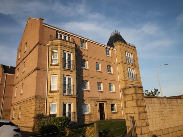 Inverewe Place, Dunfermline KY11, 2 bed flat to rent, £850 pcm | PrimeLocation