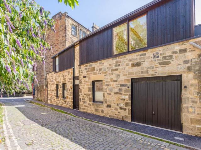 Inverleith Terrace Lane, Inverleith. 2 bed mews to rent £2,295 pcm £530 pw