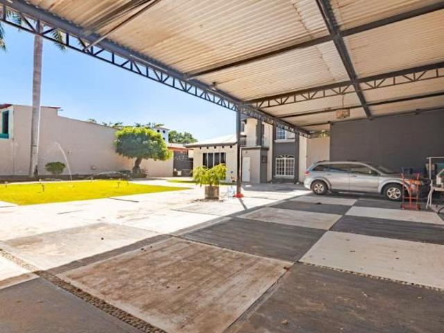 Inversión única · Casa + depto. independiente · 900 m² · Colima