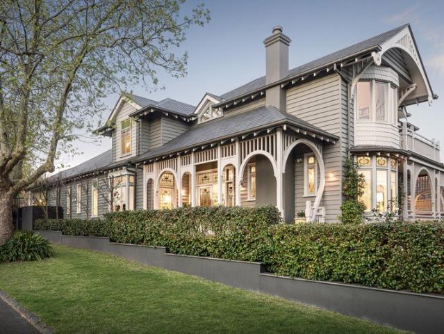 'Invicta' imposing family luxury, flexibility & entertaining