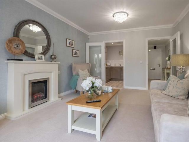 Invicta Lodge, Westwood Cross
