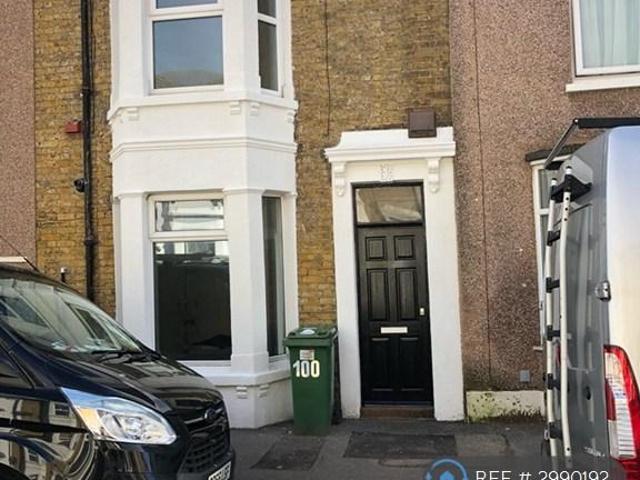 Invicta Road, Sheerness, ME12 2 bed flat to rent £950 pcm £219 pw