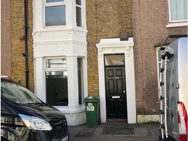 Invicta Road, Sheerness ME12, 2 bed flat to rent, £950 pcm | PrimeLocation