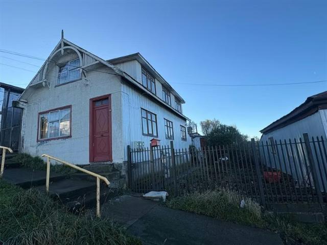 Invierte en barrio san miguel 4d 2b + casa interior | 4 dormitorios por 180000. 00 en Punta Arenas